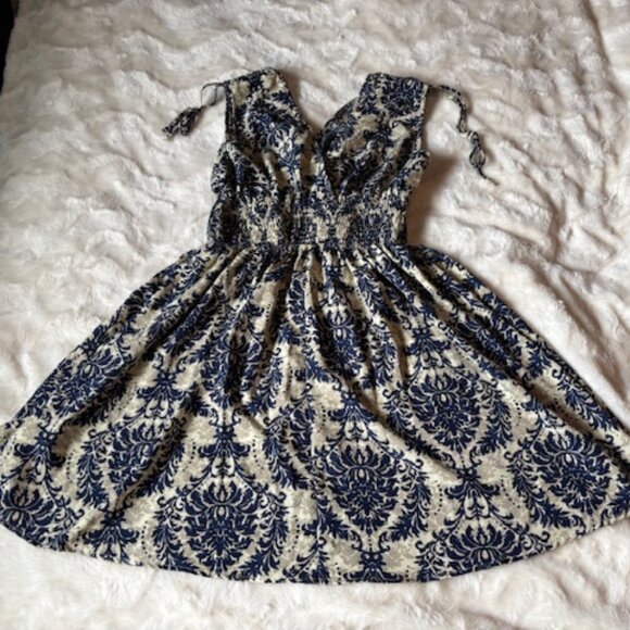 Cupshe Damask Pattern Smocked Waist Mini Sun Dress  Size S  NWT - Picture 1 of 14
